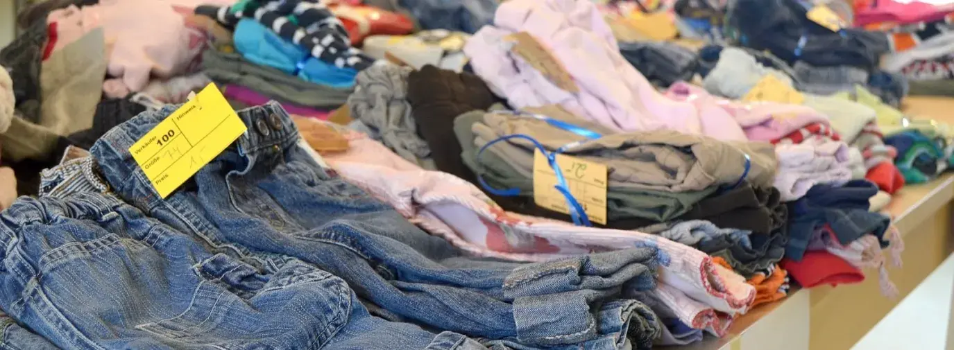 Image: piles of secondhand clothing on sale